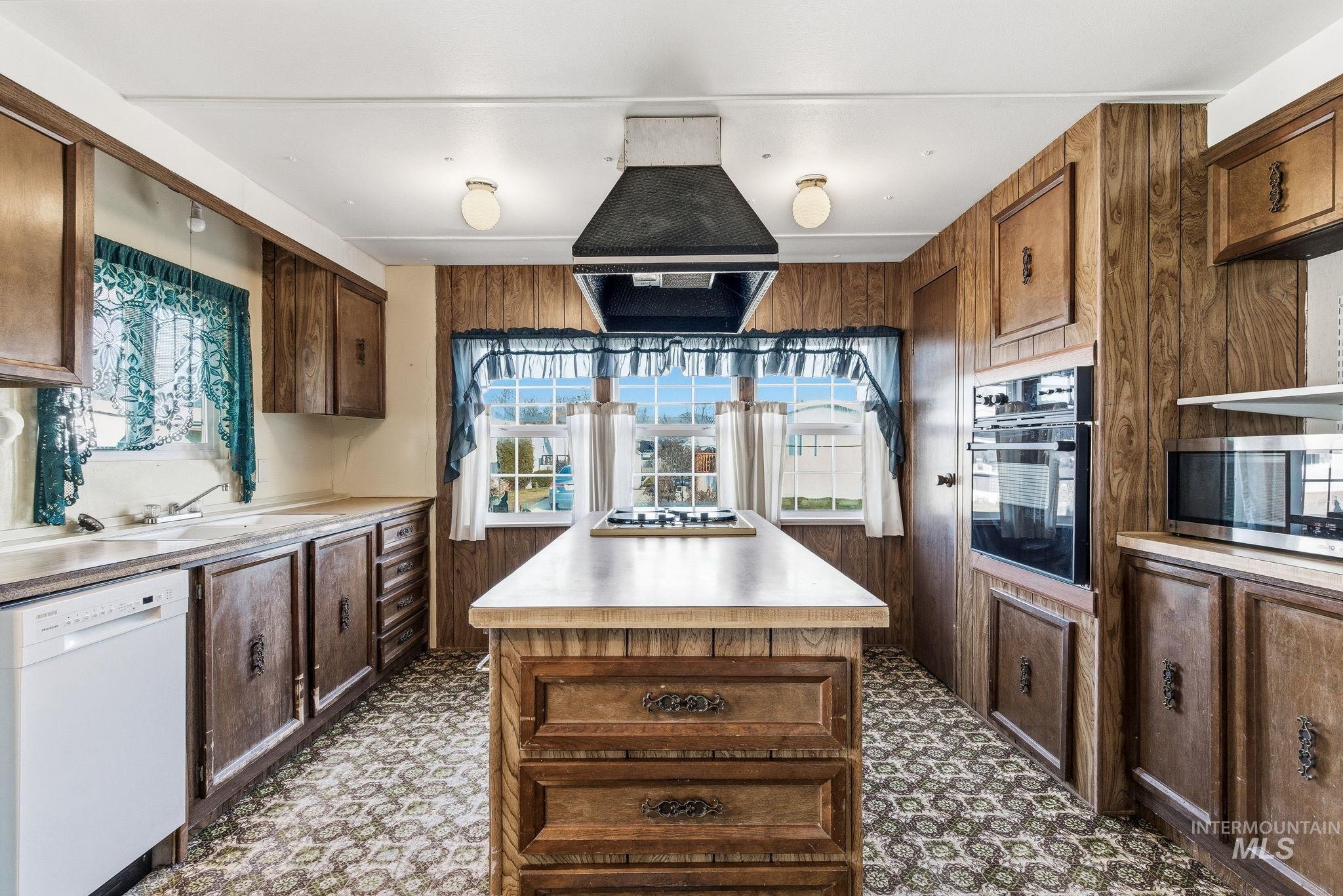 7015 W Royal Glen Lane, Boise, Idaho 83714, 2 Bedrooms, 1.5 Bathrooms, Residential For Sale, Price $79,900,MLS 98973830