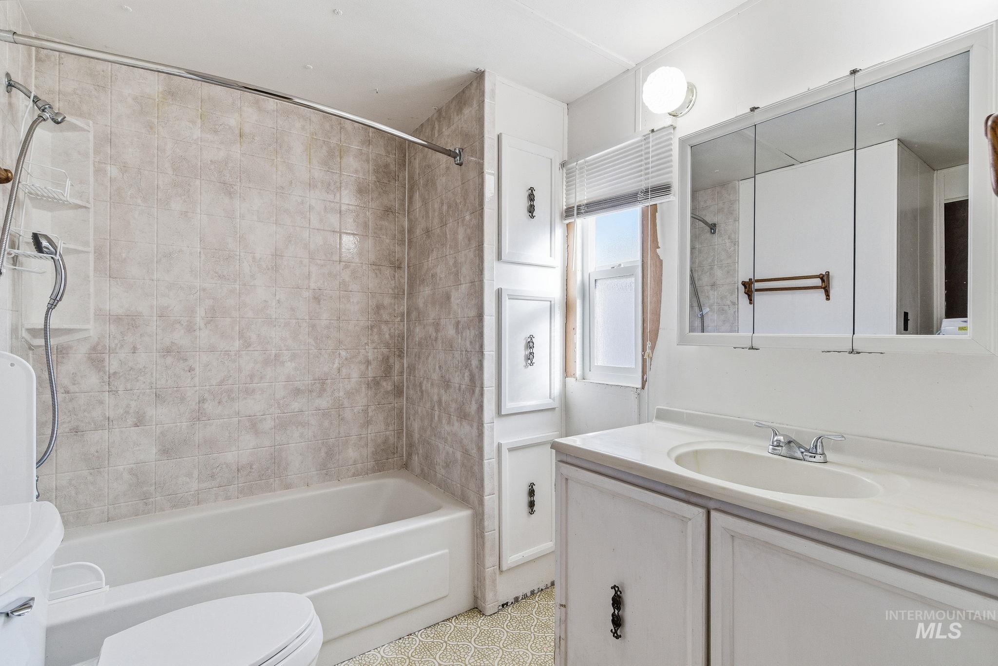 7015 W Royal Glen Lane, Boise, Idaho 83714, 2 Bedrooms, 1.5 Bathrooms, Residential For Sale, Price $79,900,MLS 98973830