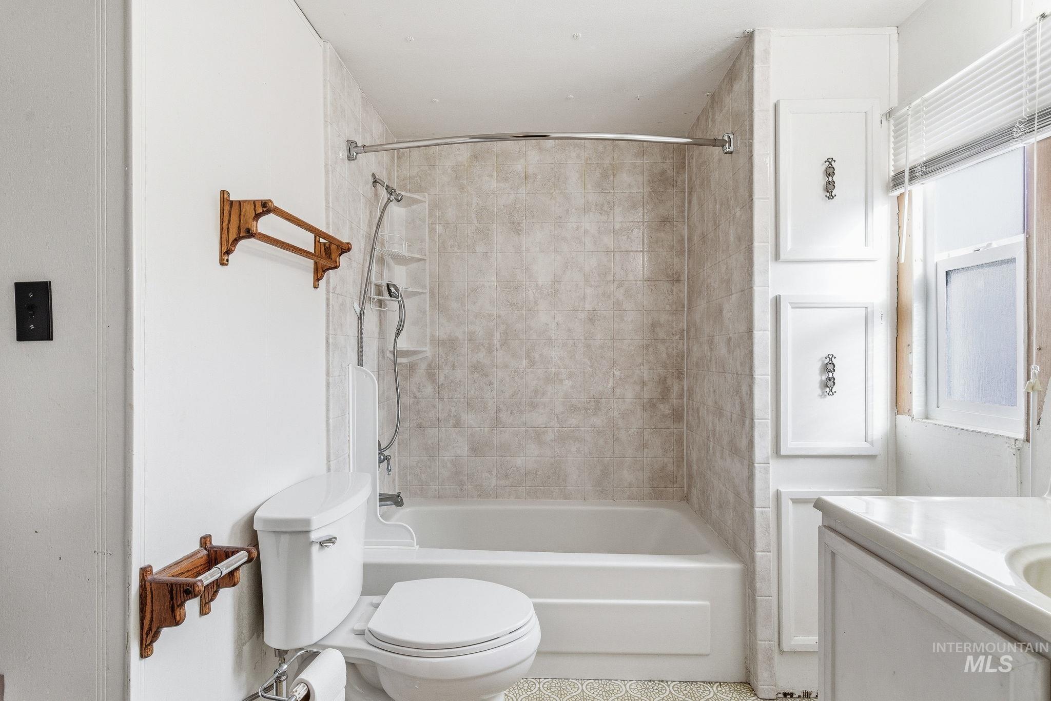 7015 W Royal Glen Lane, Boise, Idaho 83714, 2 Bedrooms, 1.5 Bathrooms, Residential For Sale, Price $79,900,MLS 98973830