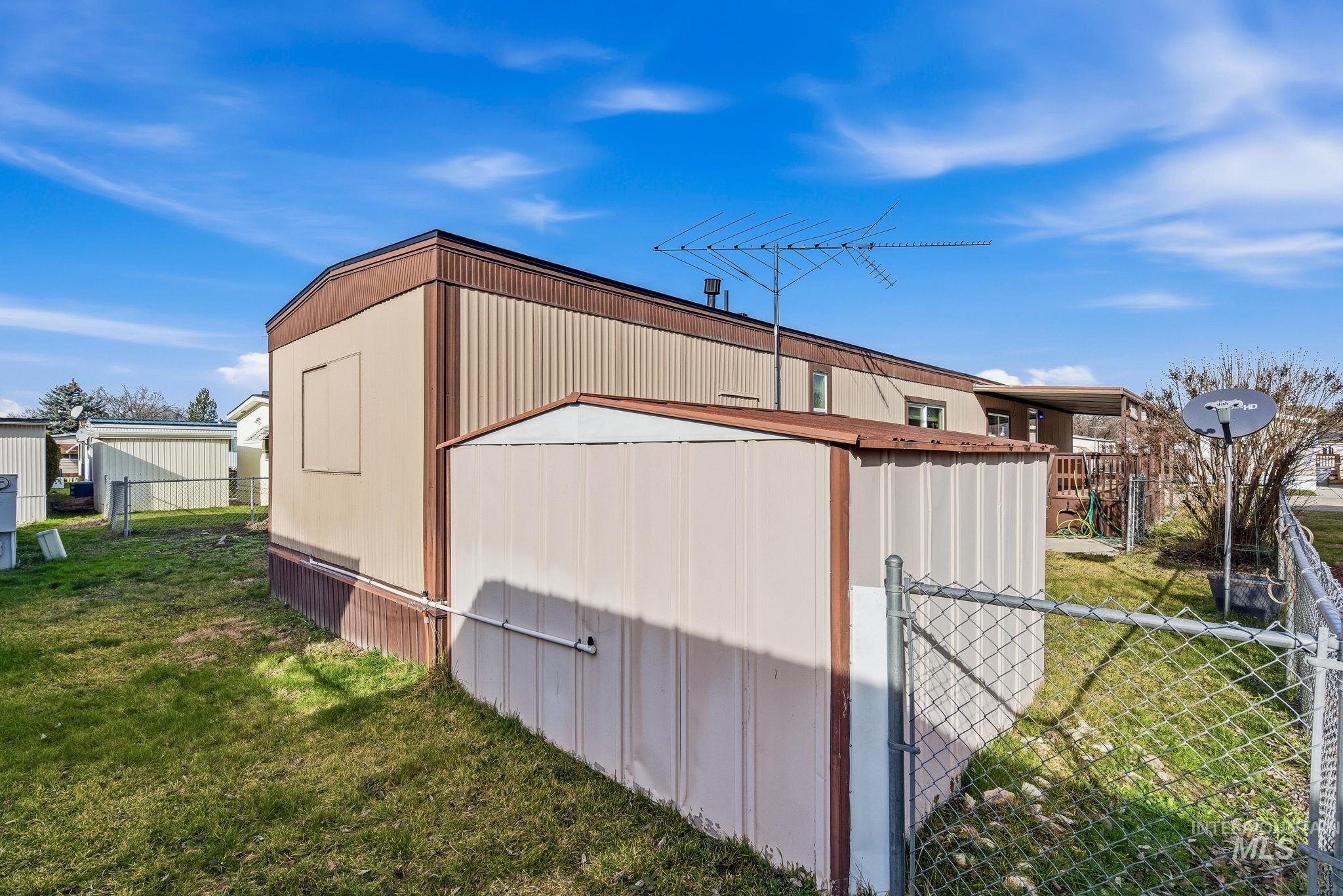 7015 W Royal Glen Lane, Boise, Idaho 83714, 2 Bedrooms, 1.5 Bathrooms, Residential For Sale, Price $79,900,MLS 98973830