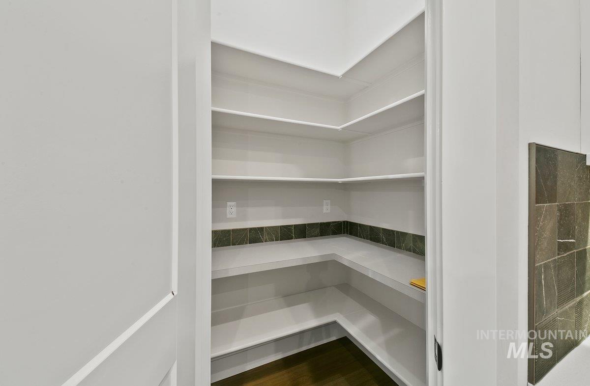 3760 Jackie Lane, Boise, Idaho 83704-0000, 3 Bedrooms, 2 Bathrooms, Residential For Sale, Price $567,500,MLS 98973833