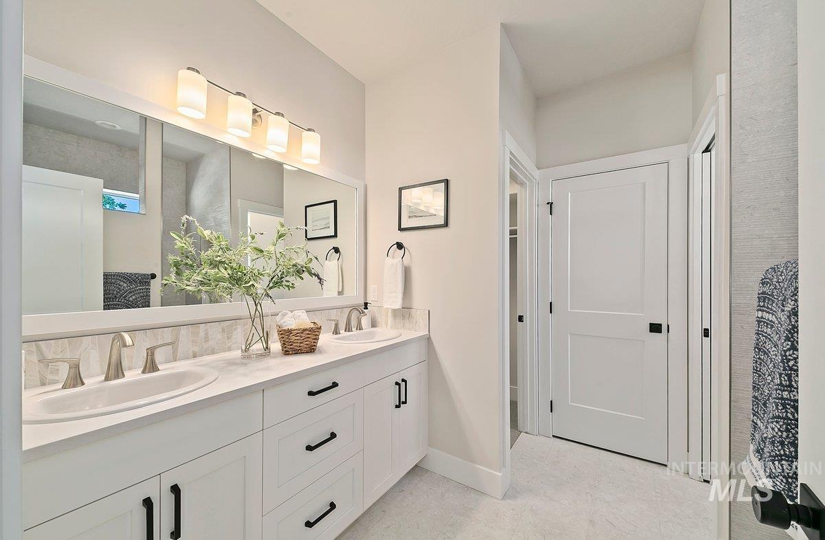 3760 Jackie Lane, Boise, Idaho 83704-0000, 3 Bedrooms, 2 Bathrooms, Residential For Sale, Price $567,500,MLS 98973833