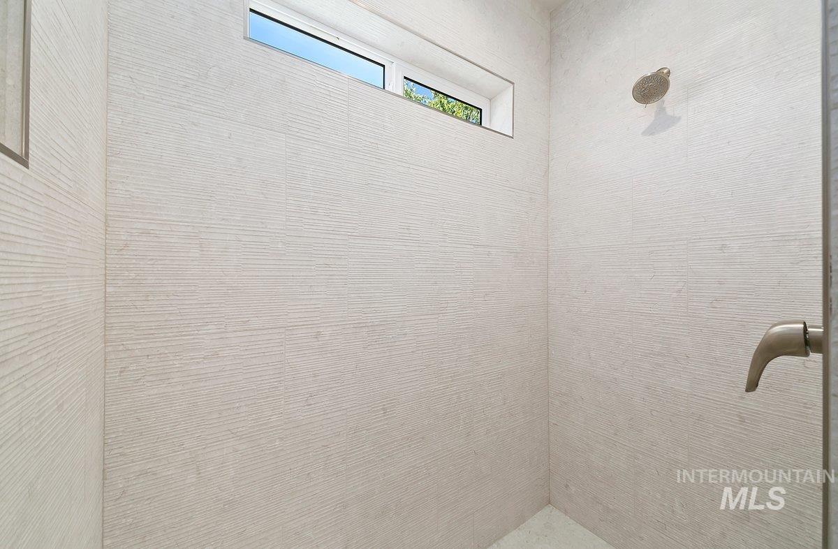 3760 Jackie Lane, Boise, Idaho 83704-0000, 3 Bedrooms, 2 Bathrooms, Residential For Sale, Price $569,900,MLS 98973833