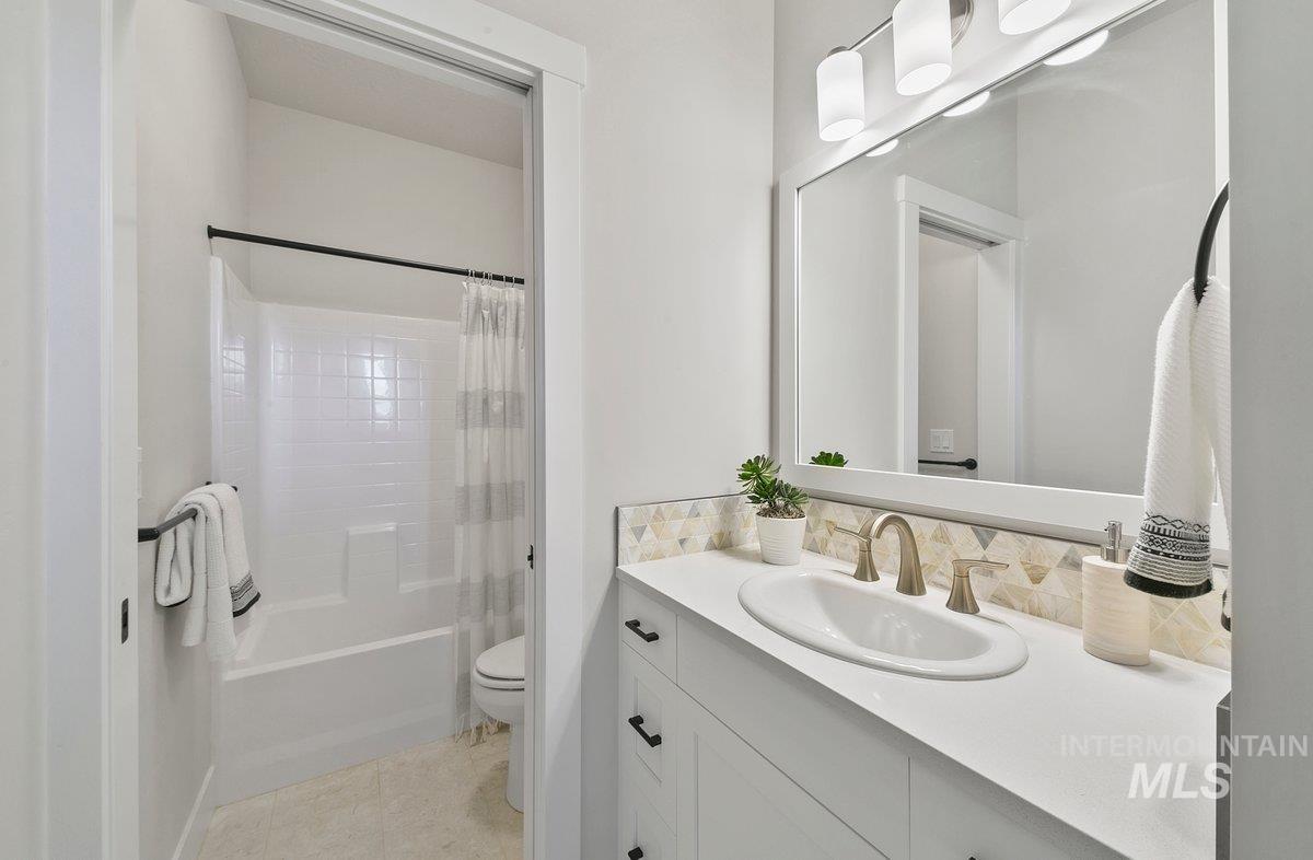 3760 Jackie Lane, Boise, Idaho 83704-0000, 3 Bedrooms, 2 Bathrooms, Residential For Sale, Price $569,900,MLS 98973833