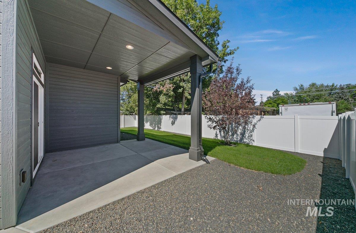 3760 Jackie Lane, Boise, Idaho 83704-0000, 3 Bedrooms, 2 Bathrooms, Residential For Sale, Price $569,900,MLS 98973833