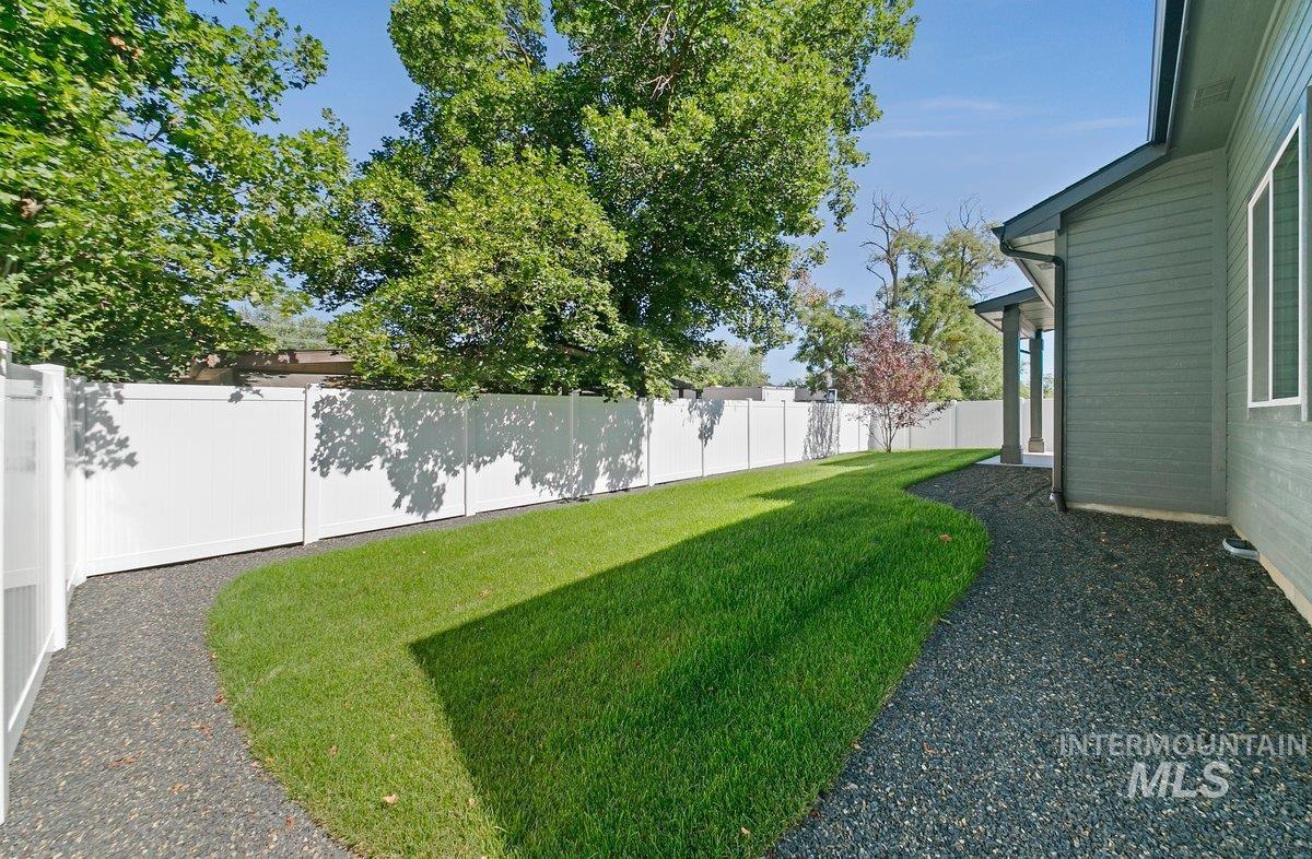 3760 Jackie Lane, Boise, Idaho 83704-0000, 3 Bedrooms, 2 Bathrooms, Residential For Sale, Price $567,500,MLS 98973833