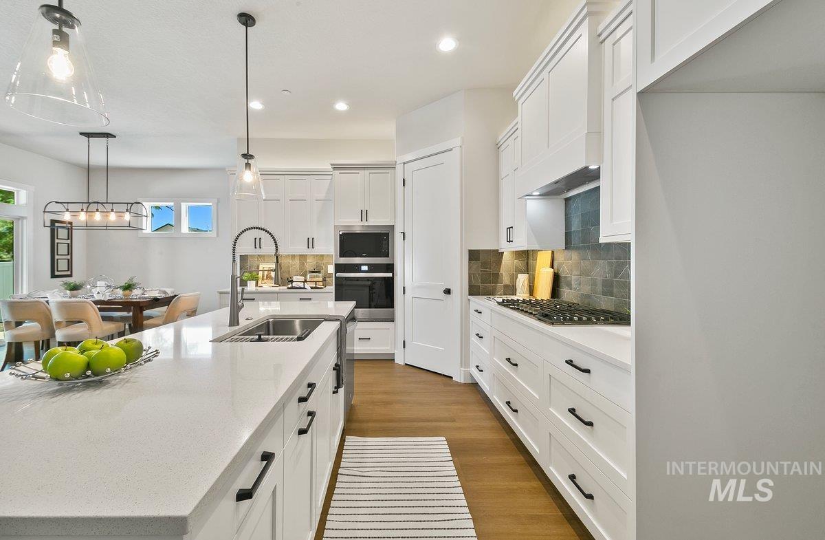 3760 Jackie Lane, Boise, Idaho 83704-0000, 3 Bedrooms, 2 Bathrooms, Residential For Sale, Price $567,500,MLS 98973833