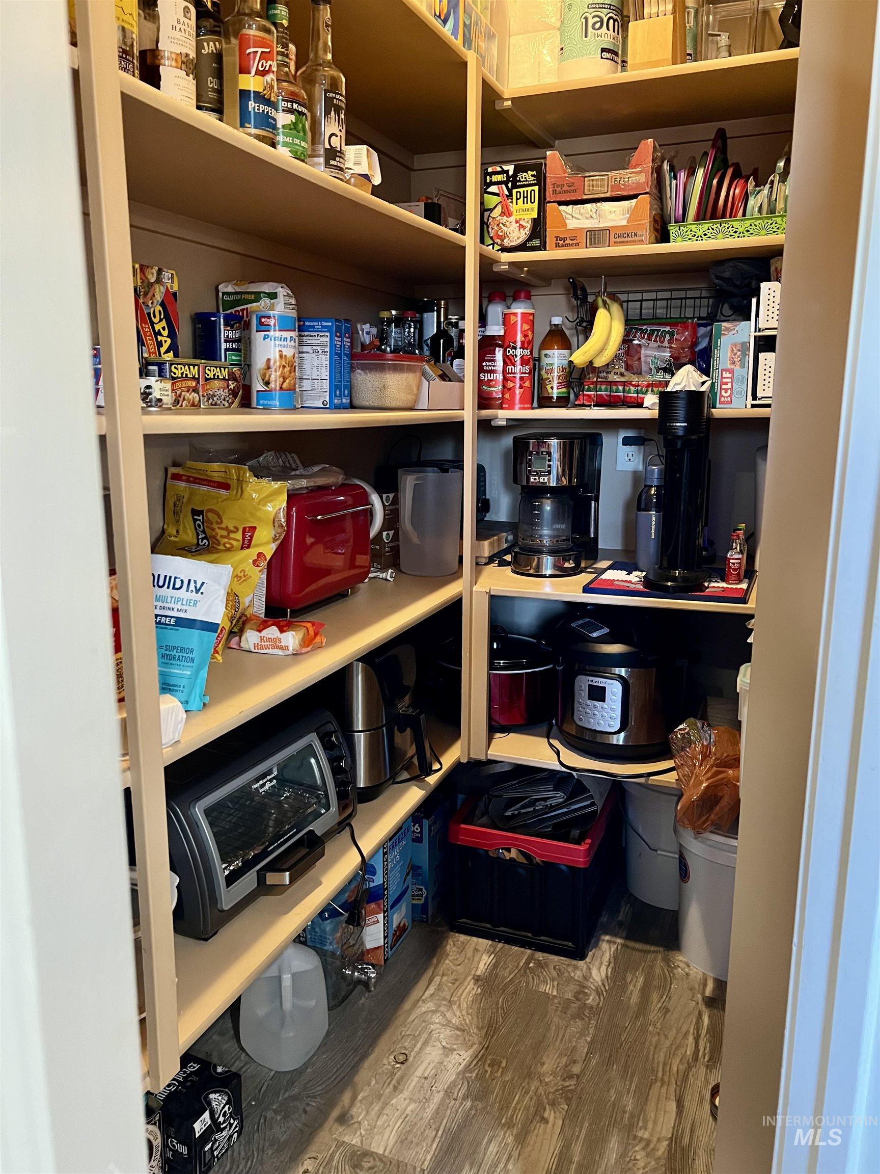 9156 W Ben St, Boise, Idaho 83714, 5 Bedrooms, 2.5 Bathrooms, Residential For Sale, Price $650,000,MLS 98973836