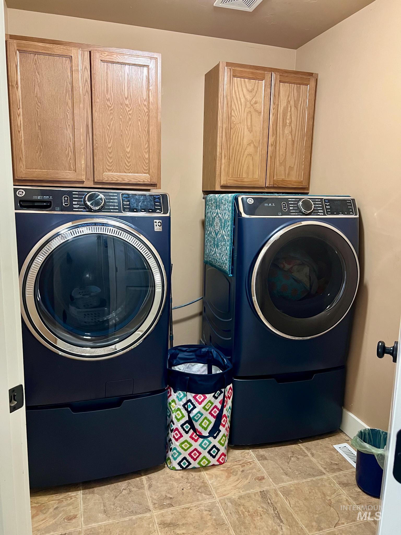 9156 W Ben St, Boise, Idaho 83714, 5 Bedrooms, 2.5 Bathrooms, Residential For Sale, Price $650,000,MLS 98973836