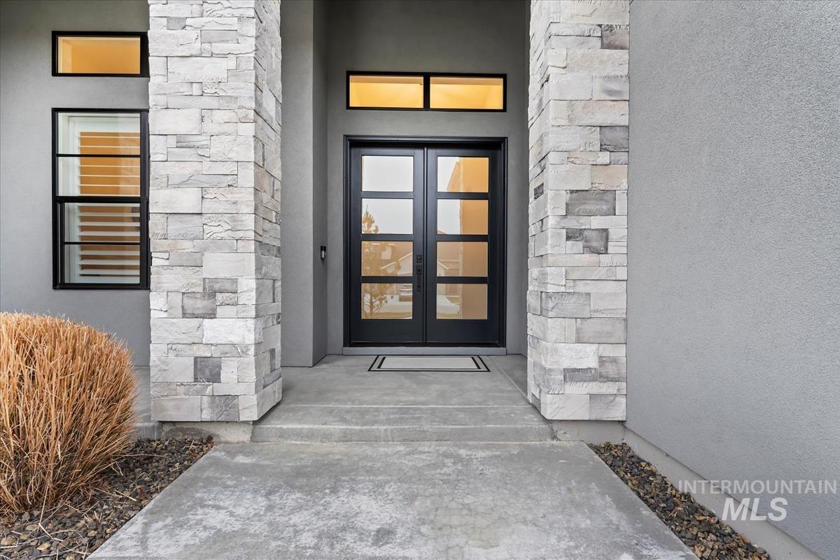 207 S Eagles Roost Way, Eagle, Idaho 83616, 4 Bedrooms, 4.5 Bathrooms, Residential For Sale, Price $1,339,000,MLS 98973837