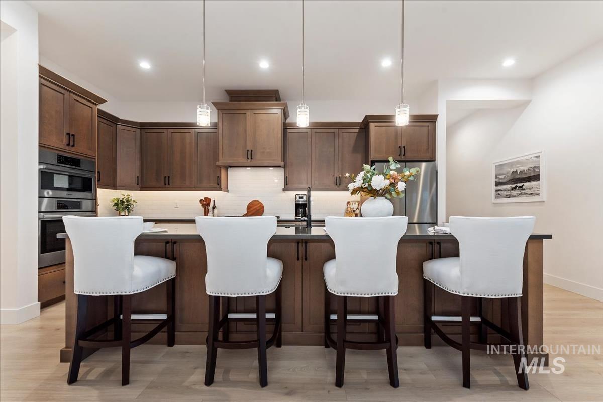 207 S Eagles Roost Way, Eagle, Idaho 83616, 4 Bedrooms, 4.5 Bathrooms, Residential For Sale, Price $1,339,000,MLS 98973837