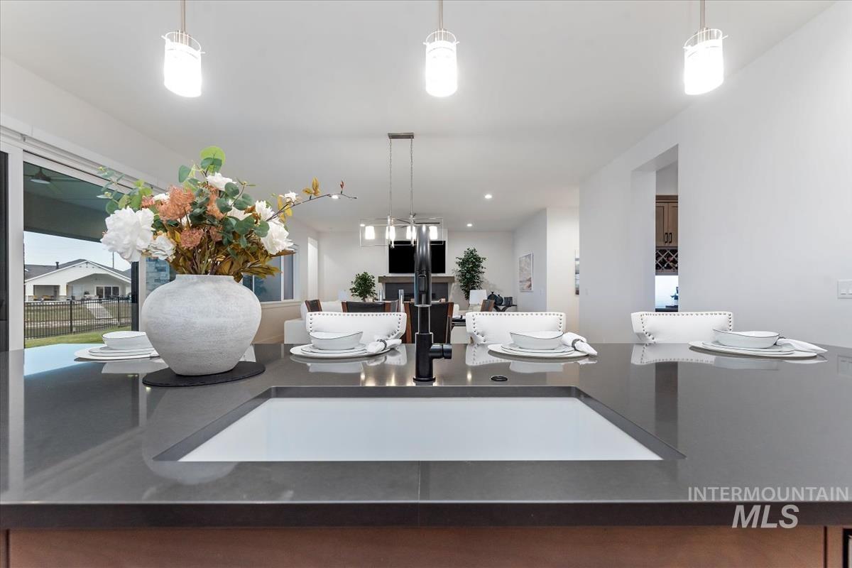 207 S Eagles Roost Way, Eagle, Idaho 83616, 4 Bedrooms, 4.5 Bathrooms, Residential For Sale, Price $1,339,000,MLS 98973837