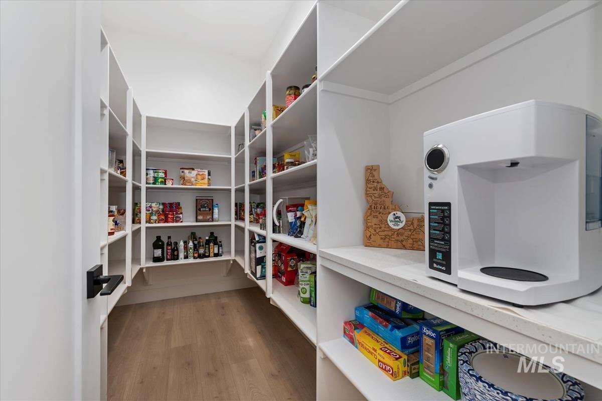 207 S Eagles Roost Way, Eagle, Idaho 83616, 4 Bedrooms, 4.5 Bathrooms, Residential For Sale, Price $1,339,000,MLS 98973837