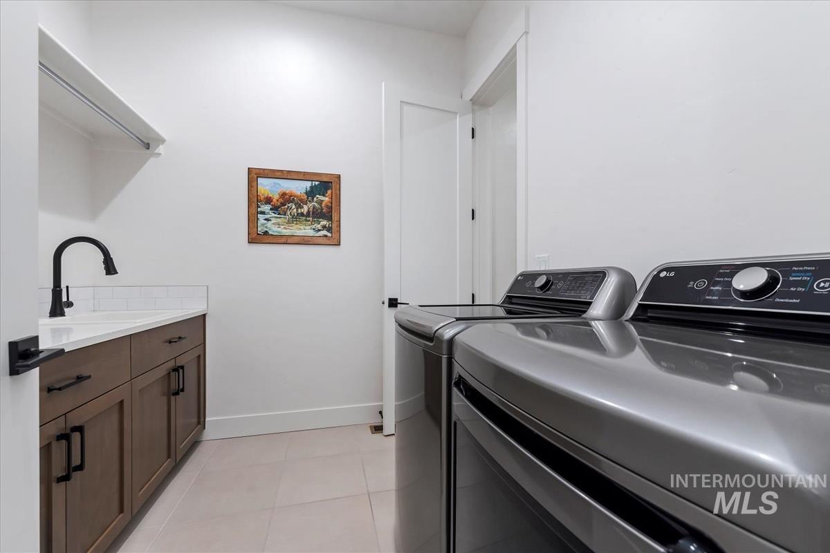 207 S Eagles Roost Way, Eagle, Idaho 83616, 4 Bedrooms, 4.5 Bathrooms, Residential For Sale, Price $1,339,000,MLS 98973837