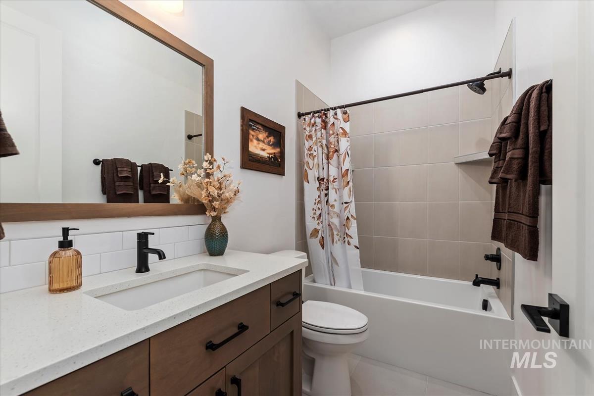 207 S Eagles Roost Way, Eagle, Idaho 83616, 4 Bedrooms, 4.5 Bathrooms, Residential For Sale, Price $1,339,000,MLS 98973837