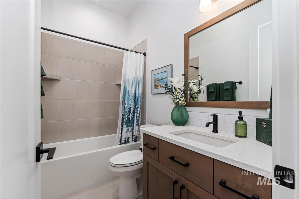 207 S Eagles Roost Way, Eagle, Idaho 83616, 4 Bedrooms, 4.5 Bathrooms, Residential For Sale, Price $1,339,000,MLS 98973837