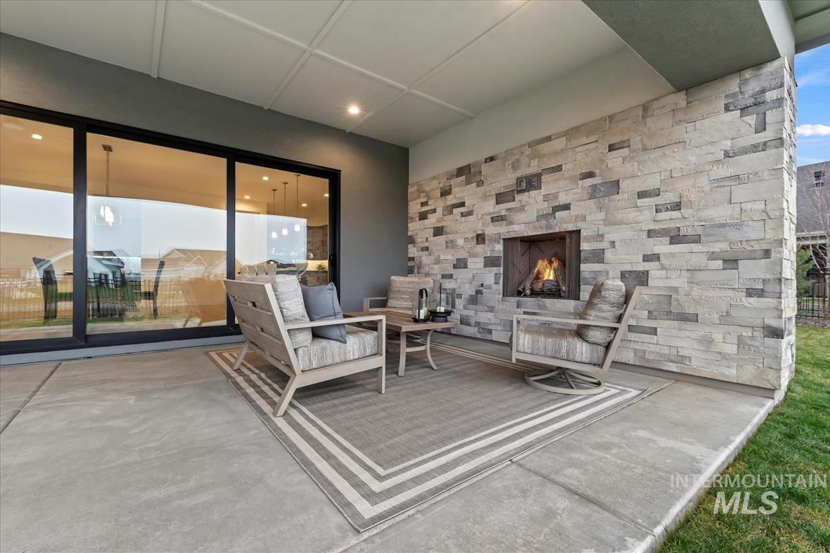 207 S Eagles Roost Way, Eagle, Idaho 83616, 4 Bedrooms, 4.5 Bathrooms, Residential For Sale, Price $1,339,000,MLS 98973837