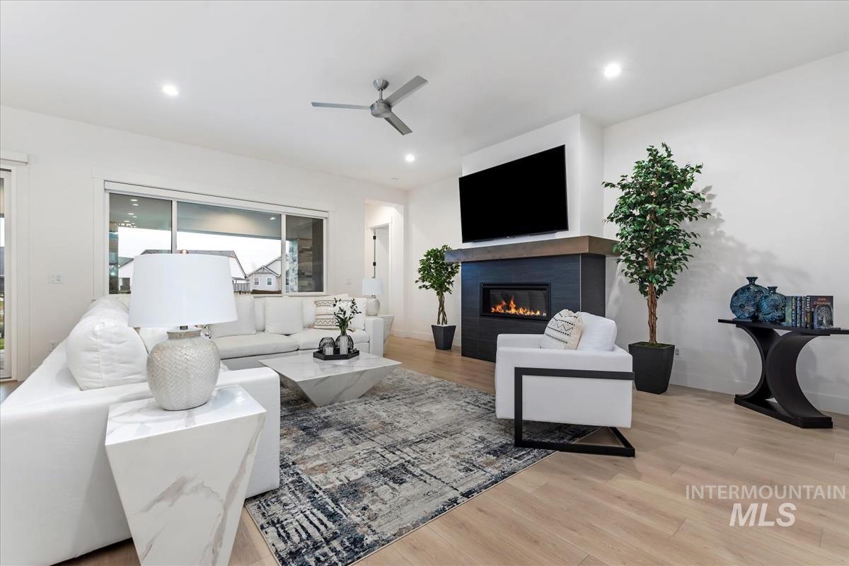 207 S Eagles Roost Way, Eagle, Idaho 83616, 4 Bedrooms, 4.5 Bathrooms, Residential For Sale, Price $1,339,000,MLS 98973837