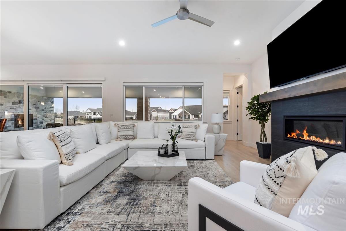 207 S Eagles Roost Way, Eagle, Idaho 83616, 4 Bedrooms, 4.5 Bathrooms, Residential For Sale, Price $1,339,000,MLS 98973837