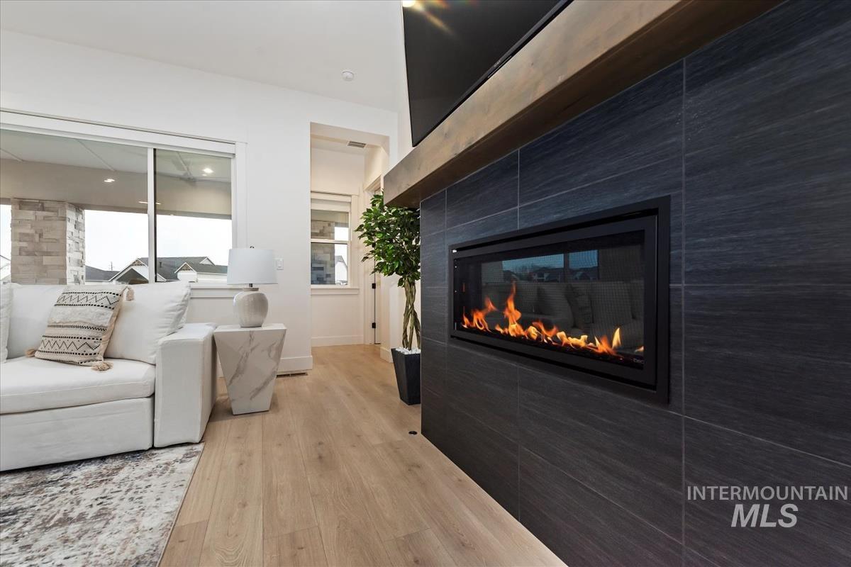 207 S Eagles Roost Way, Eagle, Idaho 83616, 4 Bedrooms, 4.5 Bathrooms, Residential For Sale, Price $1,339,000,MLS 98973837