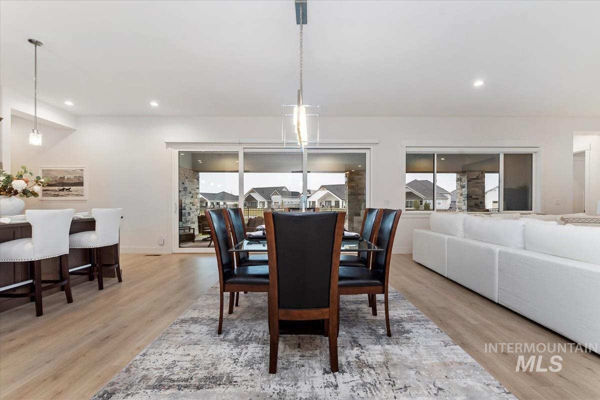 207 S Eagles Roost Way, Eagle, Idaho 83616, 4 Bedrooms, 4.5 Bathrooms, Residential For Sale, Price $1,339,000,MLS 98973837