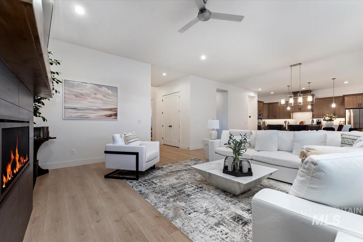 207 S Eagles Roost Way, Eagle, Idaho 83616, 4 Bedrooms, 4.5 Bathrooms, Residential For Sale, Price $1,339,000,MLS 98973837