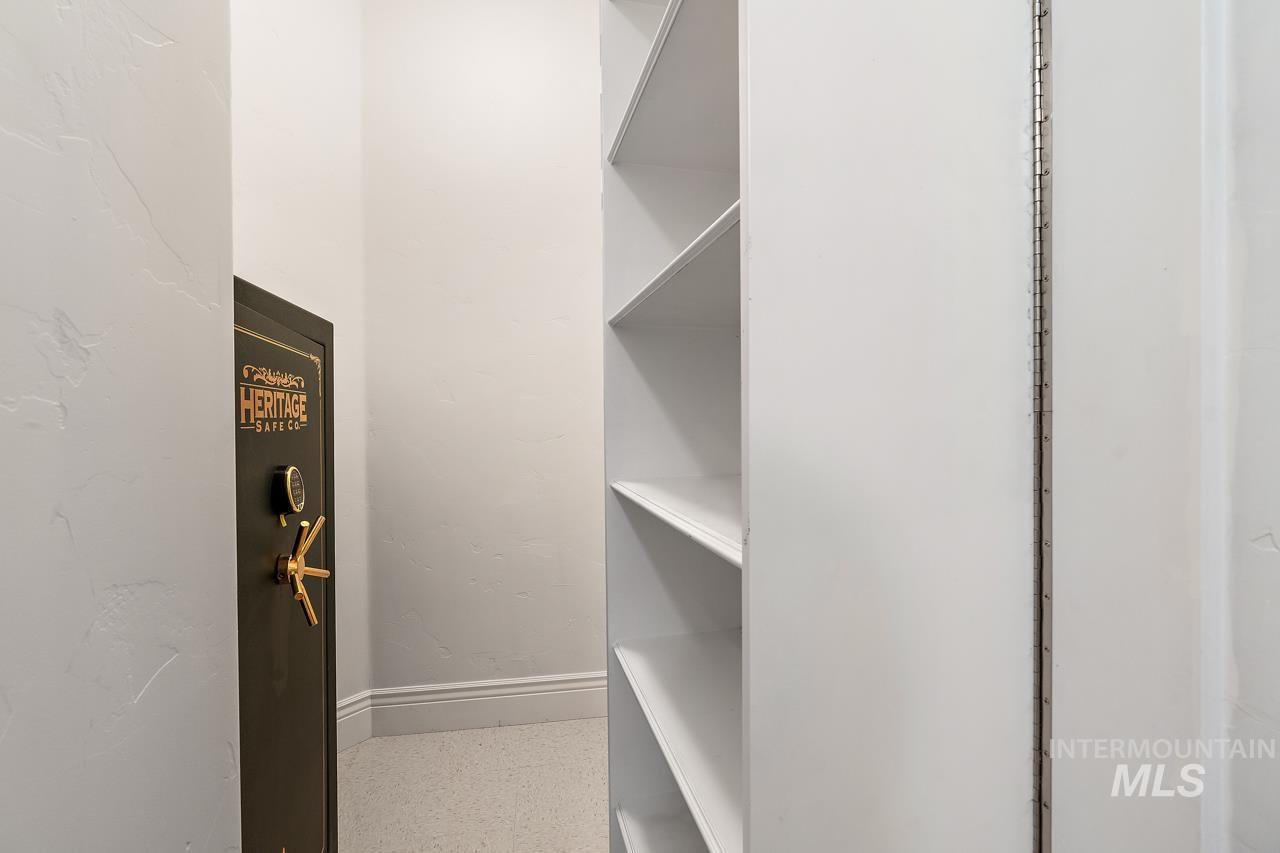 1046 W Sherington Dr., Eagle, Idaho 83616, 4 Bedrooms, 5 Bathrooms, Residential For Sale, Price $2,850,000,MLS 98973839