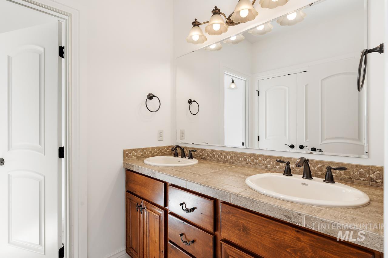 1046 W Sherington Dr., Eagle, Idaho 83616, 4 Bedrooms, 5 Bathrooms, Residential For Sale, Price $2,850,000,MLS 98973839