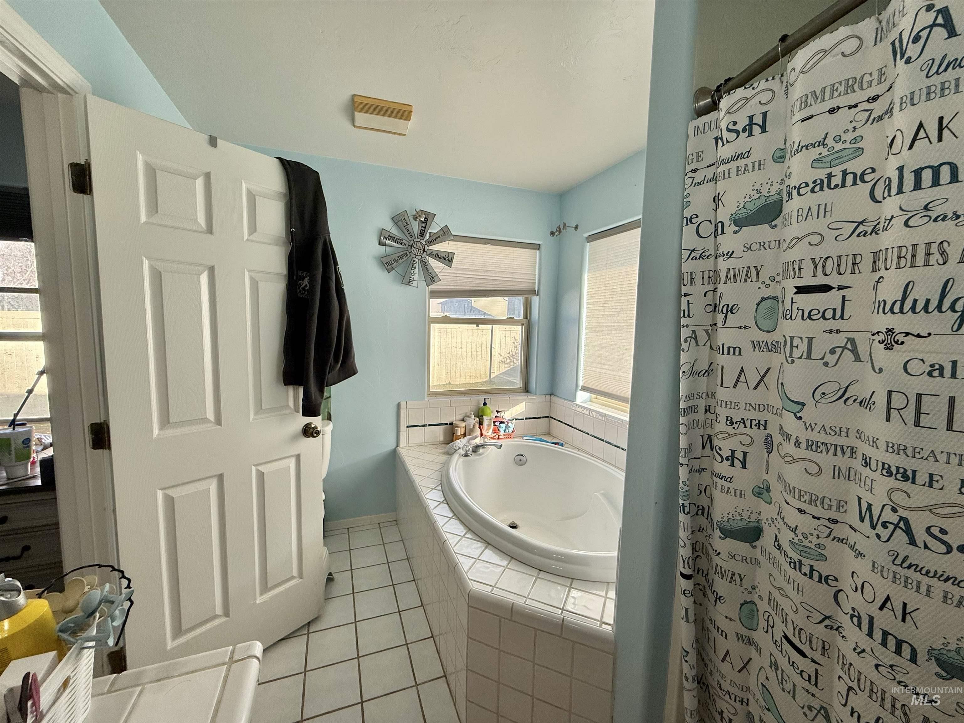 303 Golden Spur Dr, Filer, Idaho 83328, 3 Bedrooms, 2 Bathrooms, Residential For Sale, Price $365,000,MLS 98973841