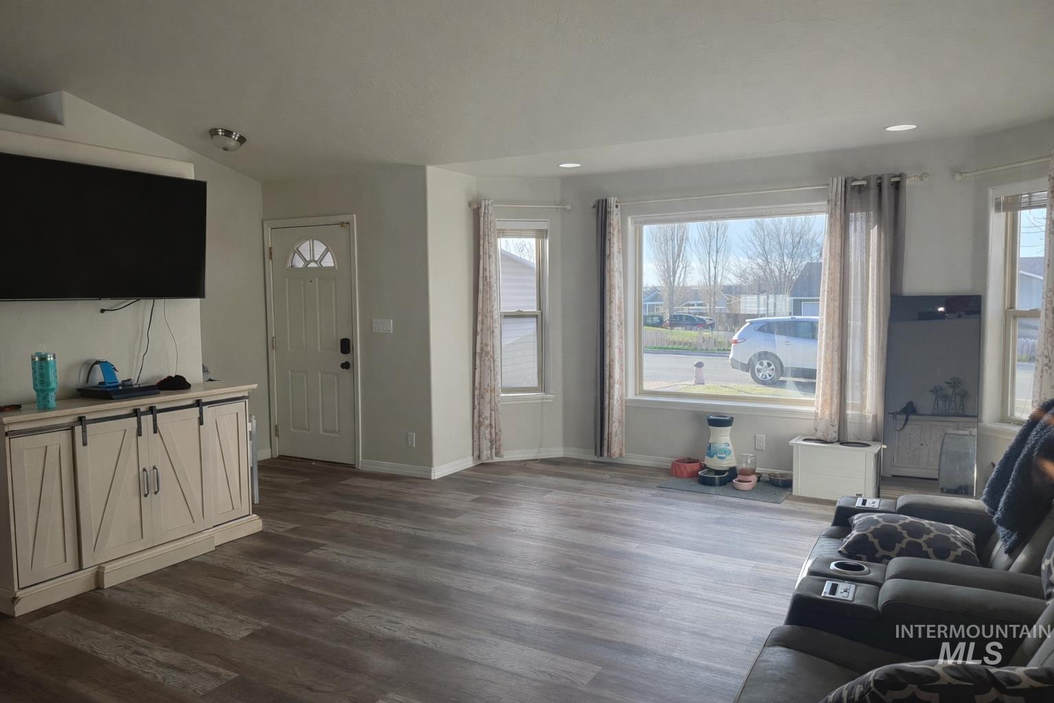 303 Golden Spur Dr, Filer, Idaho 83328, 3 Bedrooms, 2 Bathrooms, Residential For Sale, Price $365,000,MLS 98973841