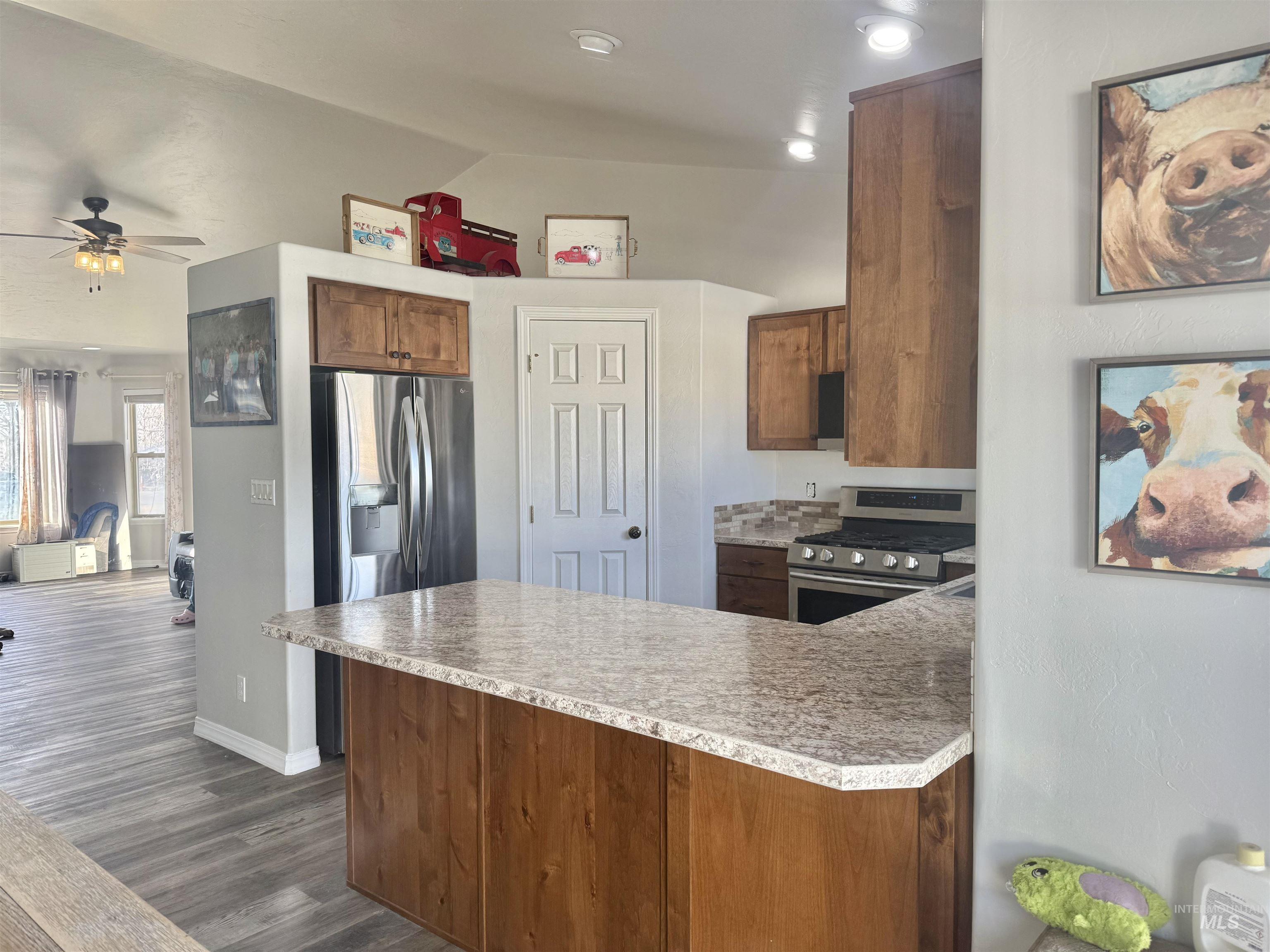 303 Golden Spur Dr, Filer, Idaho 83328, 3 Bedrooms, 2 Bathrooms, Residential For Sale, Price $365,000,MLS 98973841