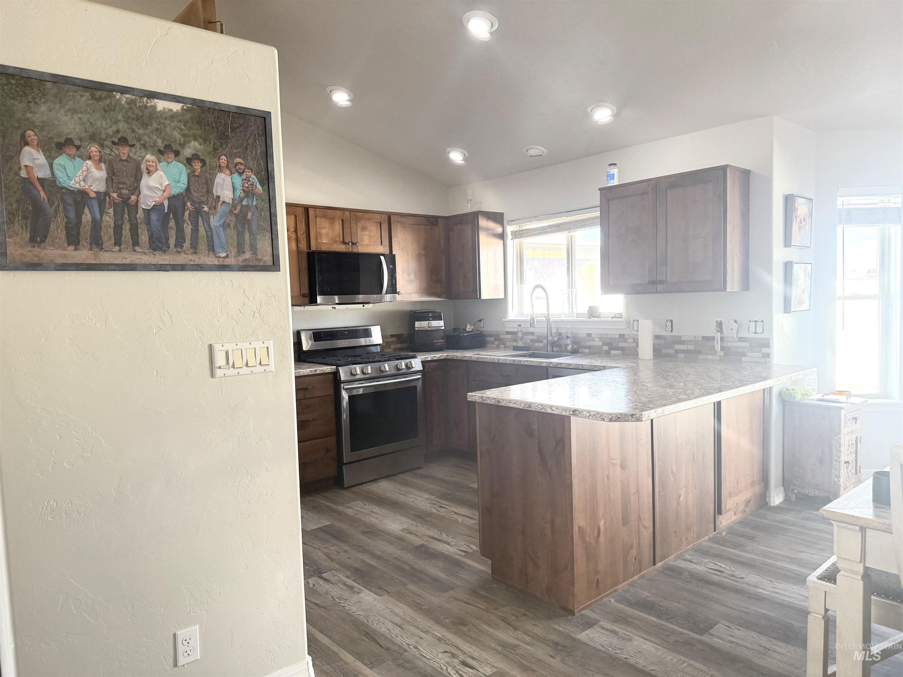 303 Golden Spur Dr, Filer, Idaho 83328, 3 Bedrooms, 2 Bathrooms, Residential For Sale, Price $365,000,MLS 98973841