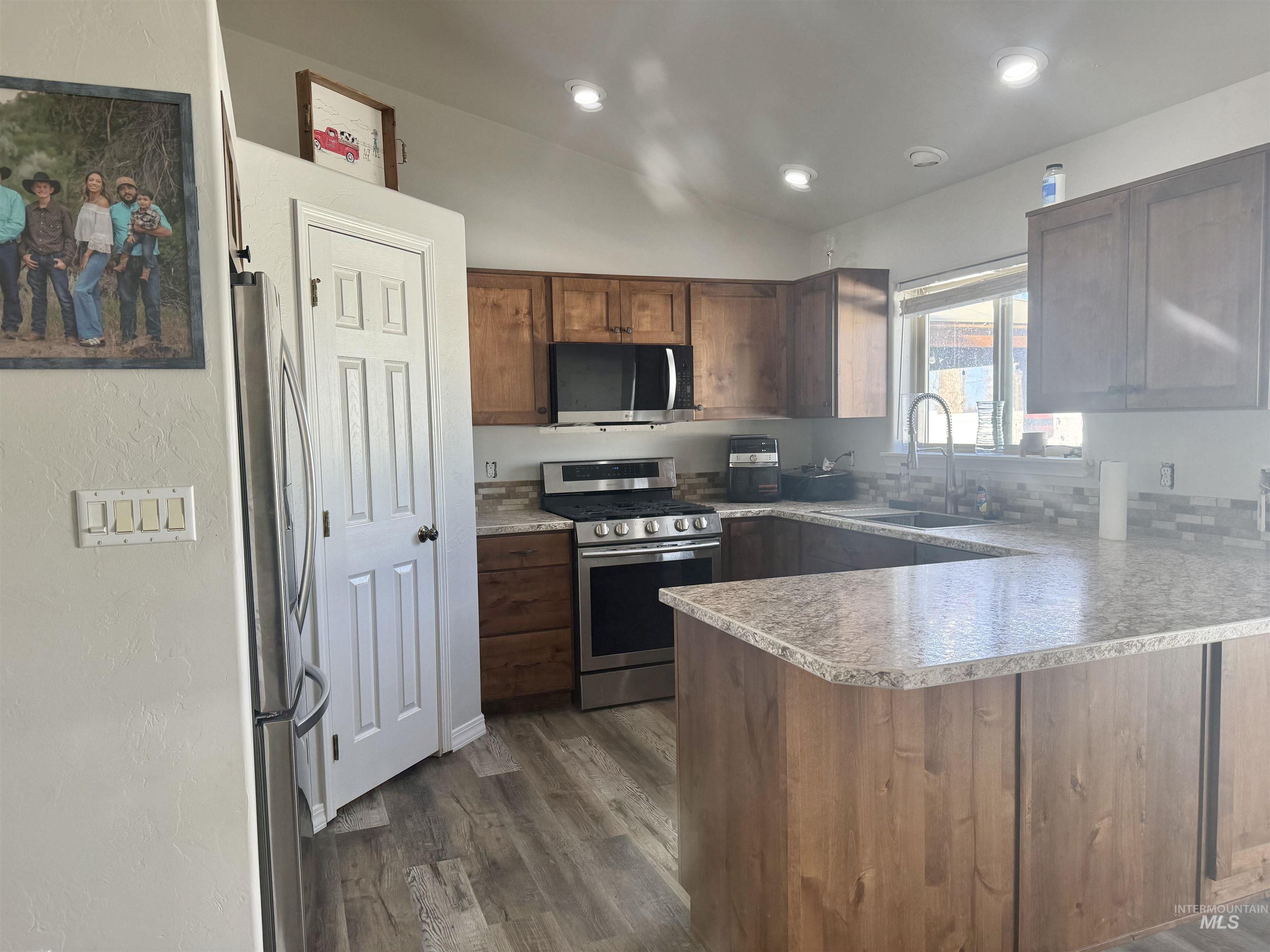 303 Golden Spur Dr, Filer, Idaho 83328, 3 Bedrooms, 2 Bathrooms, Residential For Sale, Price $365,000,MLS 98973841