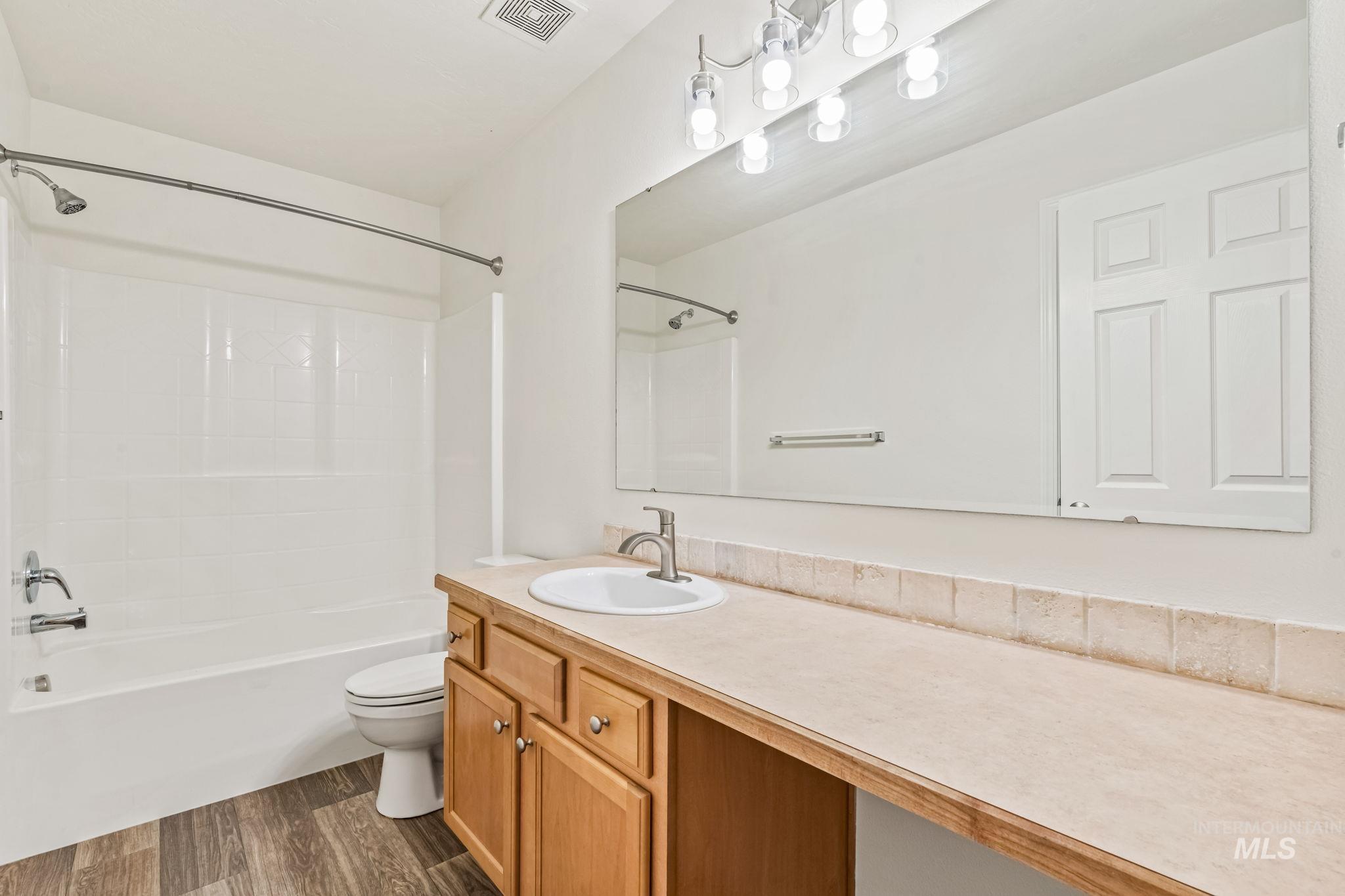 232 E Producer Drive, Meridian, Idaho 83646, 4 Bedrooms, 2.5 Bathrooms, Residential For Sale, Price $550,000,MLS 98973842