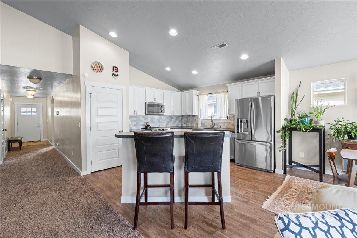 1138 E Shady Ridge Dr., Kuna, Idaho 83634, 3 Bedrooms, 2 Bathrooms, Residential For Sale, Price $429,900,MLS 98973844