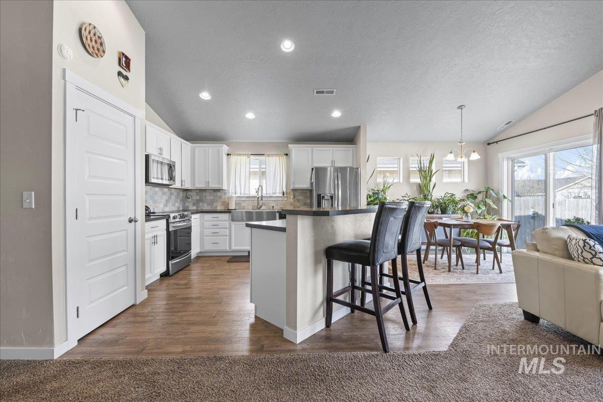 1138 E Shady Ridge Dr., Kuna, Idaho 83634, 3 Bedrooms, 2 Bathrooms, Residential For Sale, Price $429,900,MLS 98973844