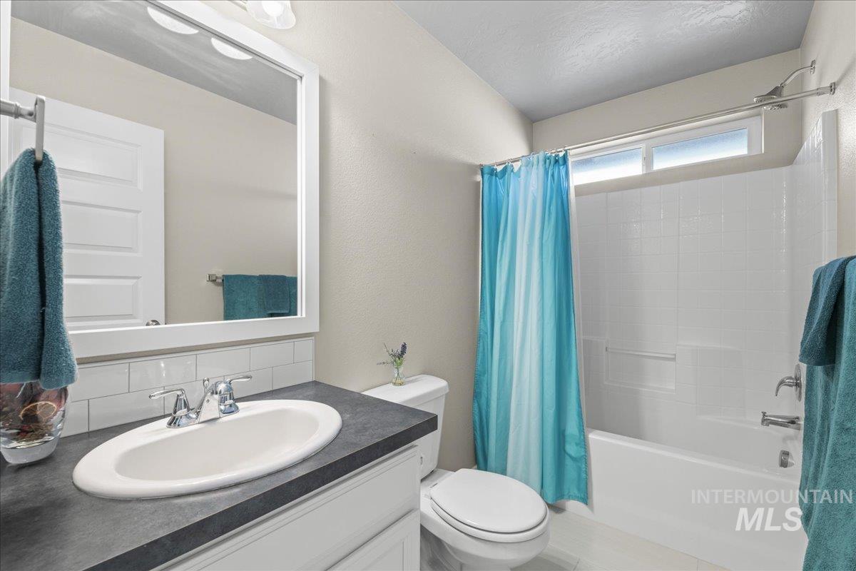 1138 E Shady Ridge Dr., Kuna, Idaho 83634, 3 Bedrooms, 2 Bathrooms, Residential For Sale, Price $429,900,MLS 98973844