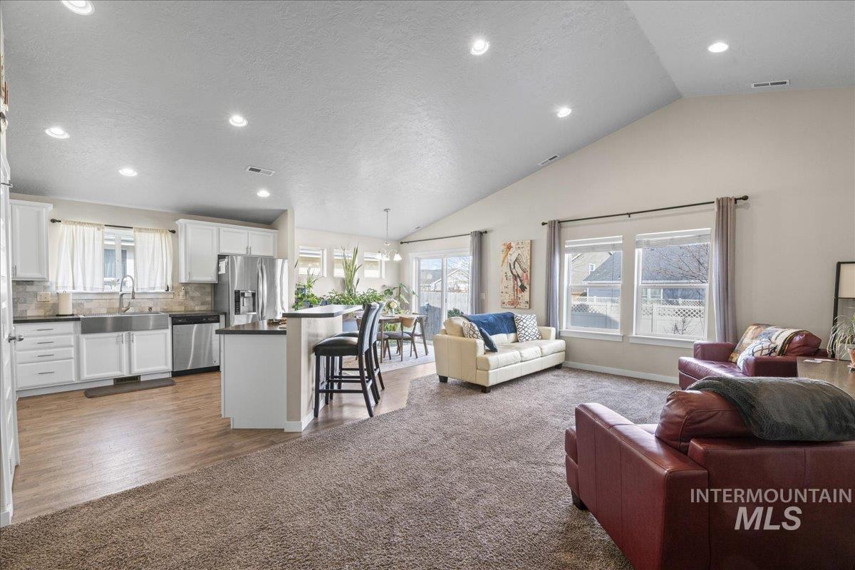 1138 E Shady Ridge Dr., Kuna, Idaho 83634, 3 Bedrooms, 2 Bathrooms, Residential For Sale, Price $429,900,MLS 98973844