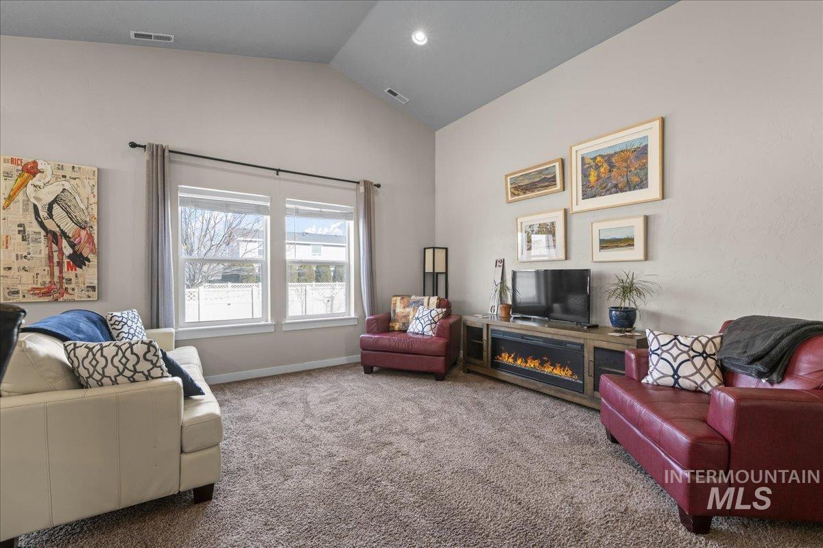 1138 E Shady Ridge Dr., Kuna, Idaho 83634, 3 Bedrooms, 2 Bathrooms, Residential For Sale, Price $429,900,MLS 98973844