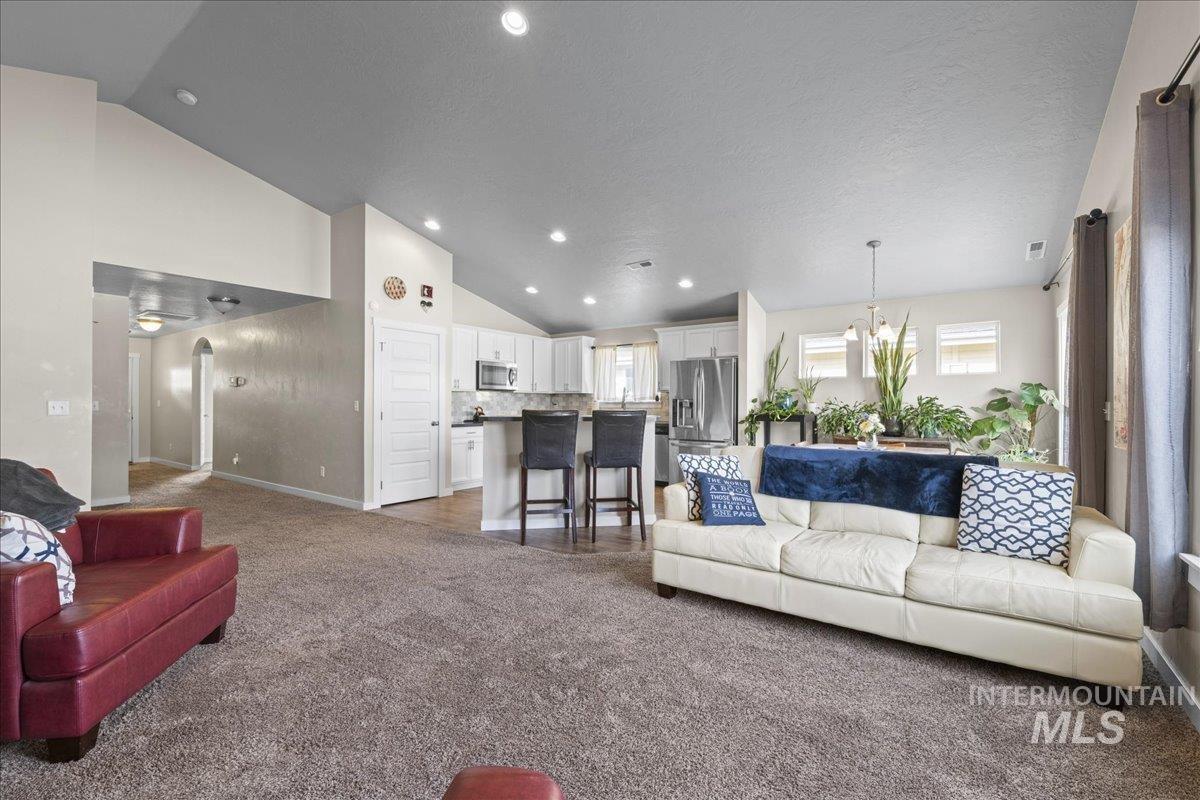 1138 E Shady Ridge Dr., Kuna, Idaho 83634, 3 Bedrooms, 2 Bathrooms, Residential For Sale, Price $435,000,MLS 98973844