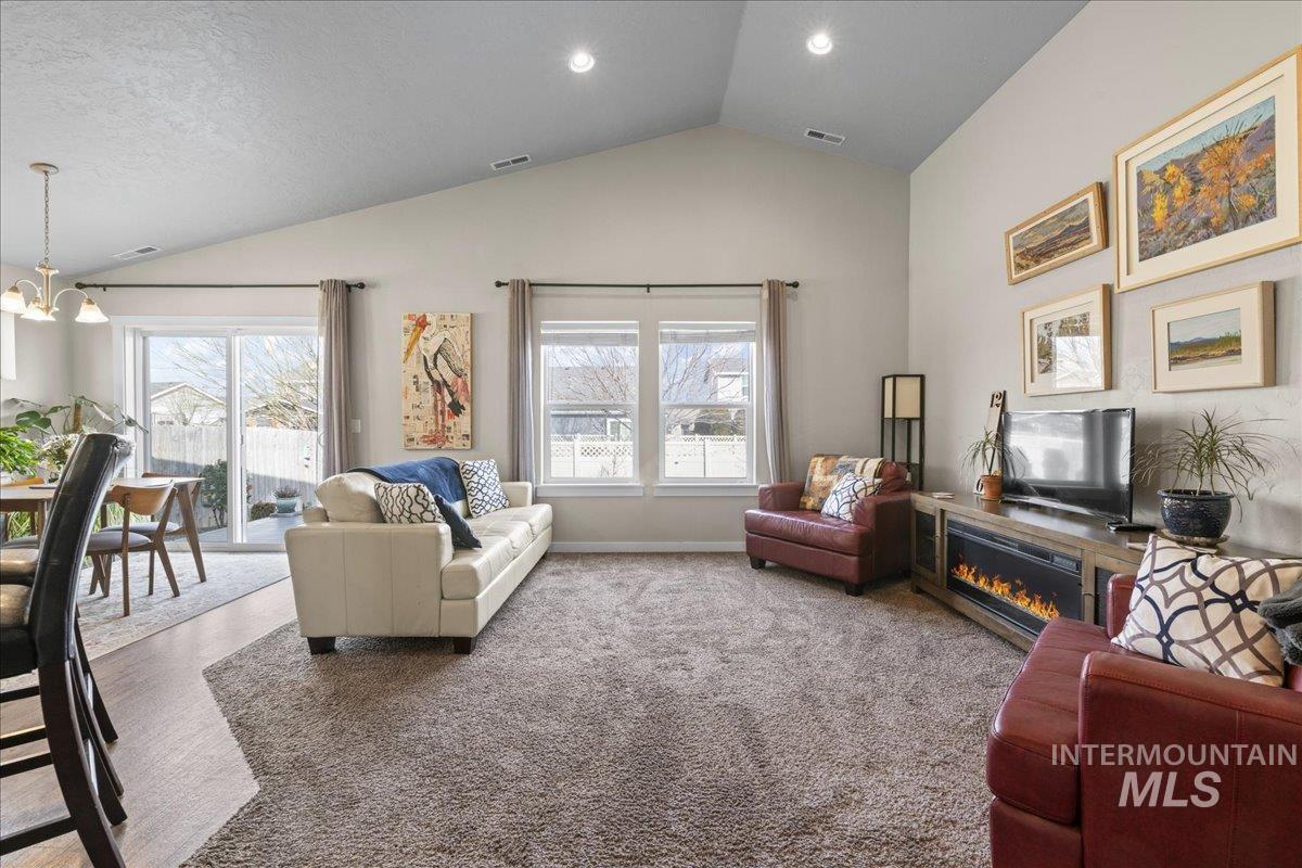 1138 E Shady Ridge Dr., Kuna, Idaho 83634, 3 Bedrooms, 2 Bathrooms, Residential For Sale, Price $429,900,MLS 98973844