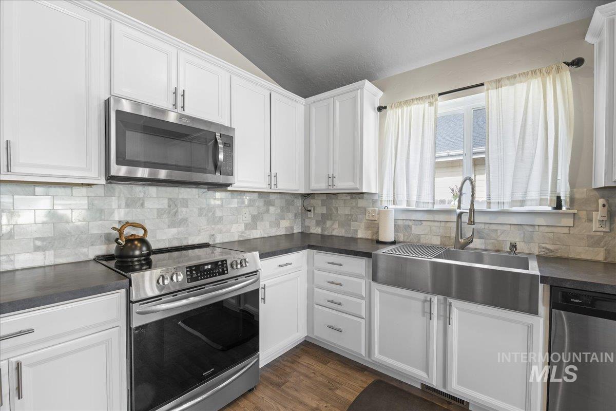 1138 E Shady Ridge Dr., Kuna, Idaho 83634, 3 Bedrooms, 2 Bathrooms, Residential For Sale, Price $435,000,MLS 98973844