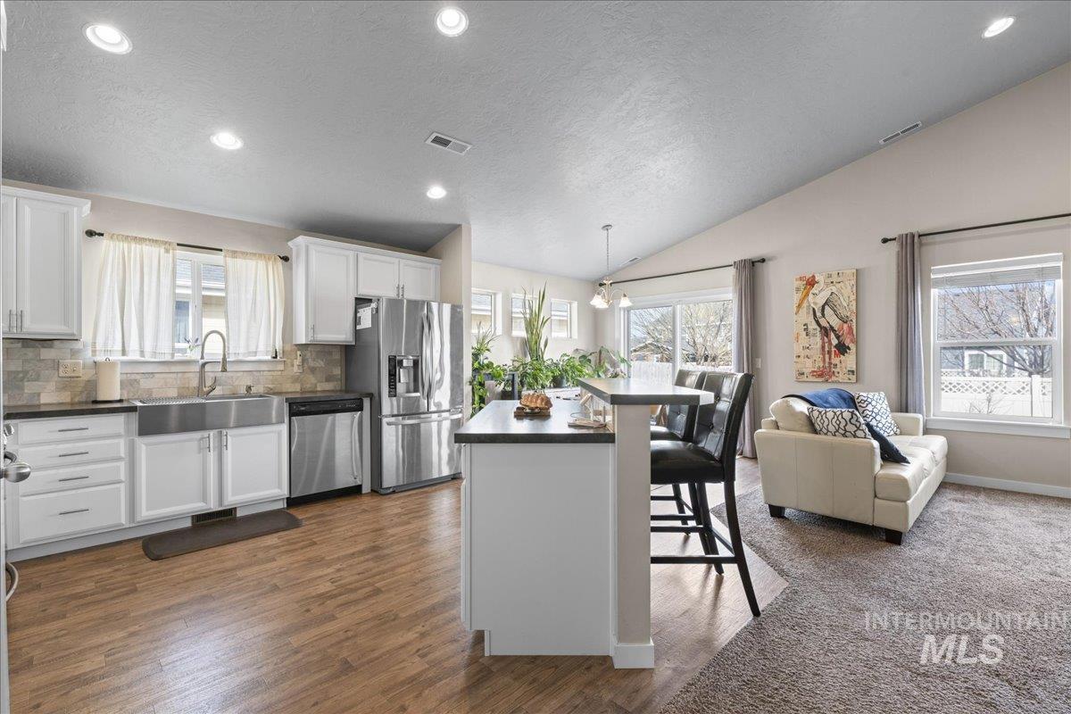 1138 E Shady Ridge Dr., Kuna, Idaho 83634, 3 Bedrooms, 2 Bathrooms, Residential For Sale, Price $429,900,MLS 98973844