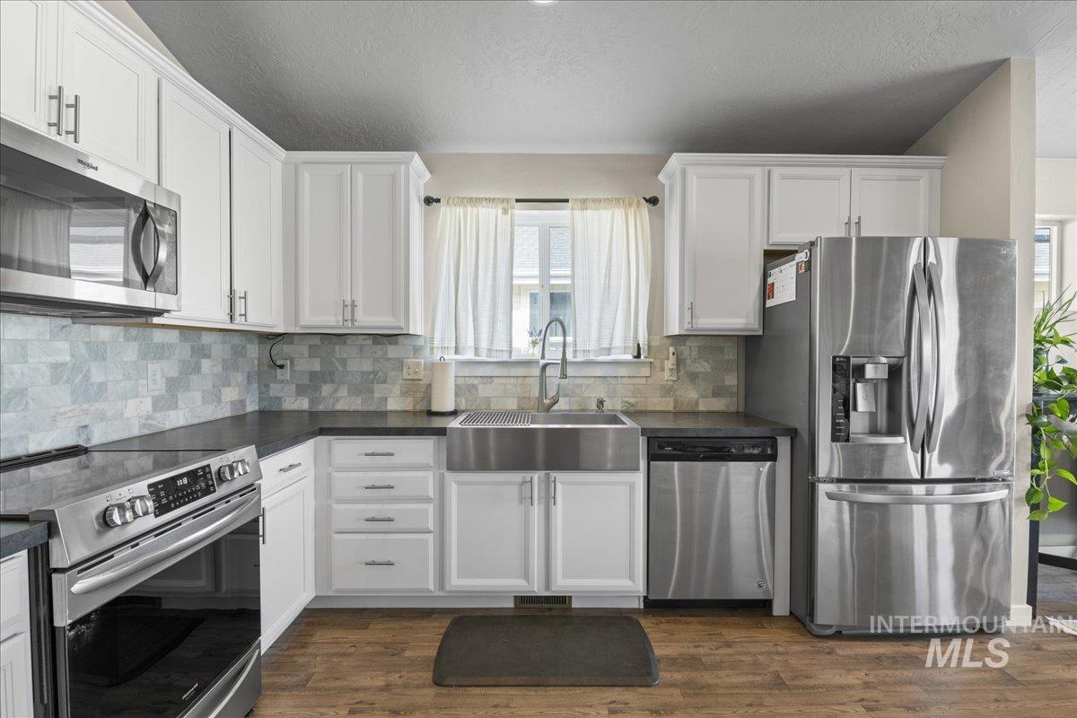 1138 E Shady Ridge Dr., Kuna, Idaho 83634, 3 Bedrooms, 2 Bathrooms, Residential For Sale, Price $435,000,MLS 98973844