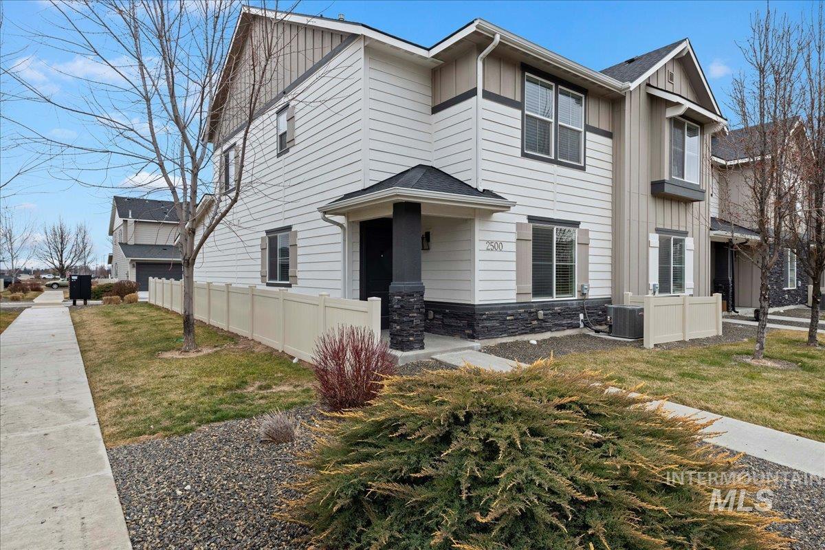 2500 E Blue Tick St, Meridian, Idaho 83642-5374, 2 Bedrooms, 2.5 Bathrooms, Residential For Sale, Price $349,990,MLS 98973848