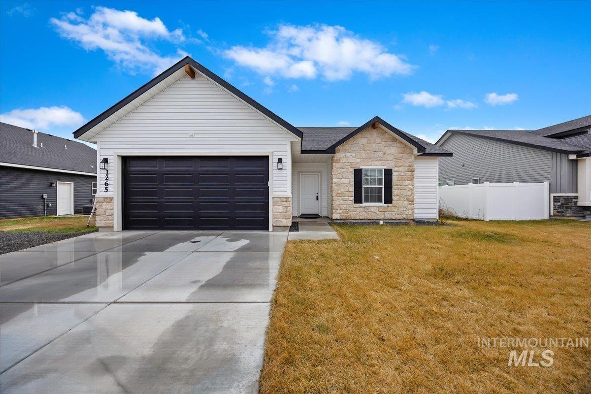 1265 Terra Ave, Twin Falls, Idaho 83301-4893, 3 Bedrooms, 2 Bathrooms, Residential For Sale, Price $388,000,MLS 98973849