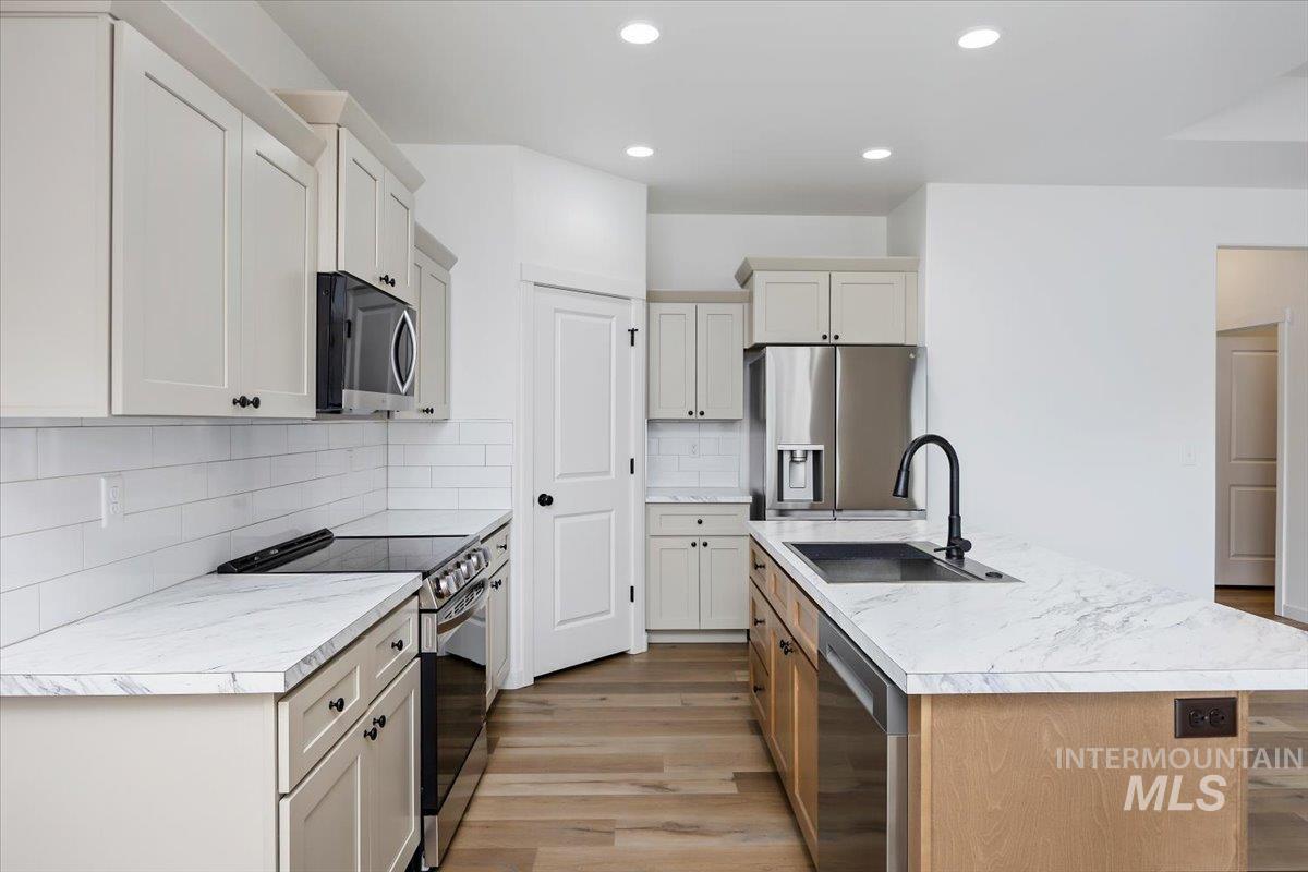 1265 Terra Ave, Twin Falls, Idaho 83301-4893, 3 Bedrooms, 2 Bathrooms, Residential For Sale, Price $388,000,MLS 98973849