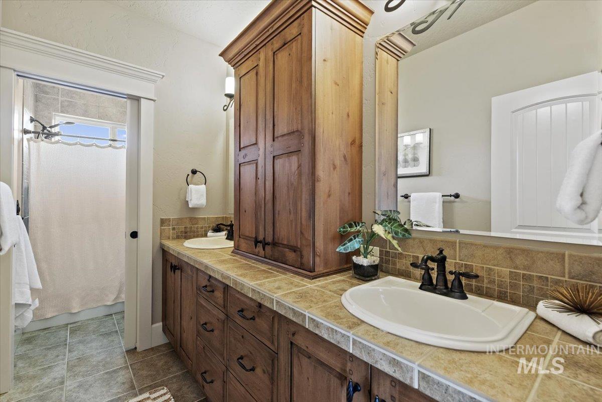 3137 S Abigail Way, Boise, Idaho 83706-5721, 3 Bedrooms, 2.5 Bathrooms, Residential For Sale, Price $1,350,000,MLS 98973850