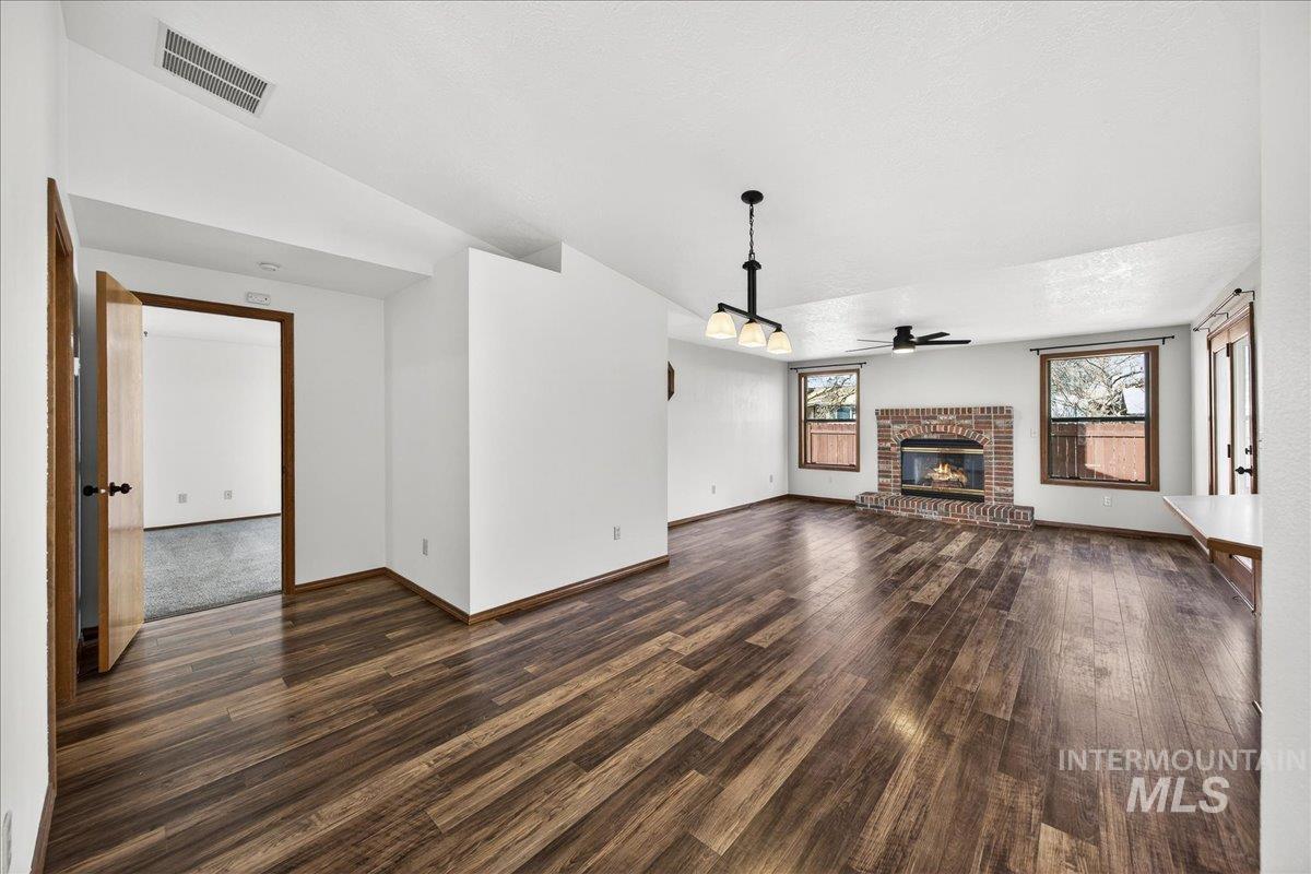 9698 W Linstock Ln, Boise, Idaho 83704, 3 Bedrooms, 2 Bathrooms, Residential For Sale, Price $430,000,MLS 98973862