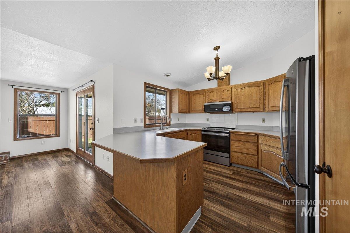 9698 W Linstock Ln, Boise, Idaho 83704, 3 Bedrooms, 2 Bathrooms, Residential For Sale, Price $430,000,MLS 98973862